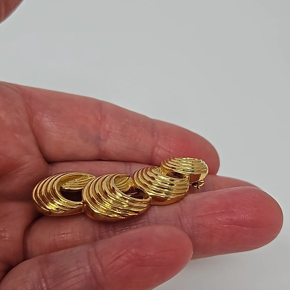 Avon Gold Tone Swirl Brooch Pin Textured